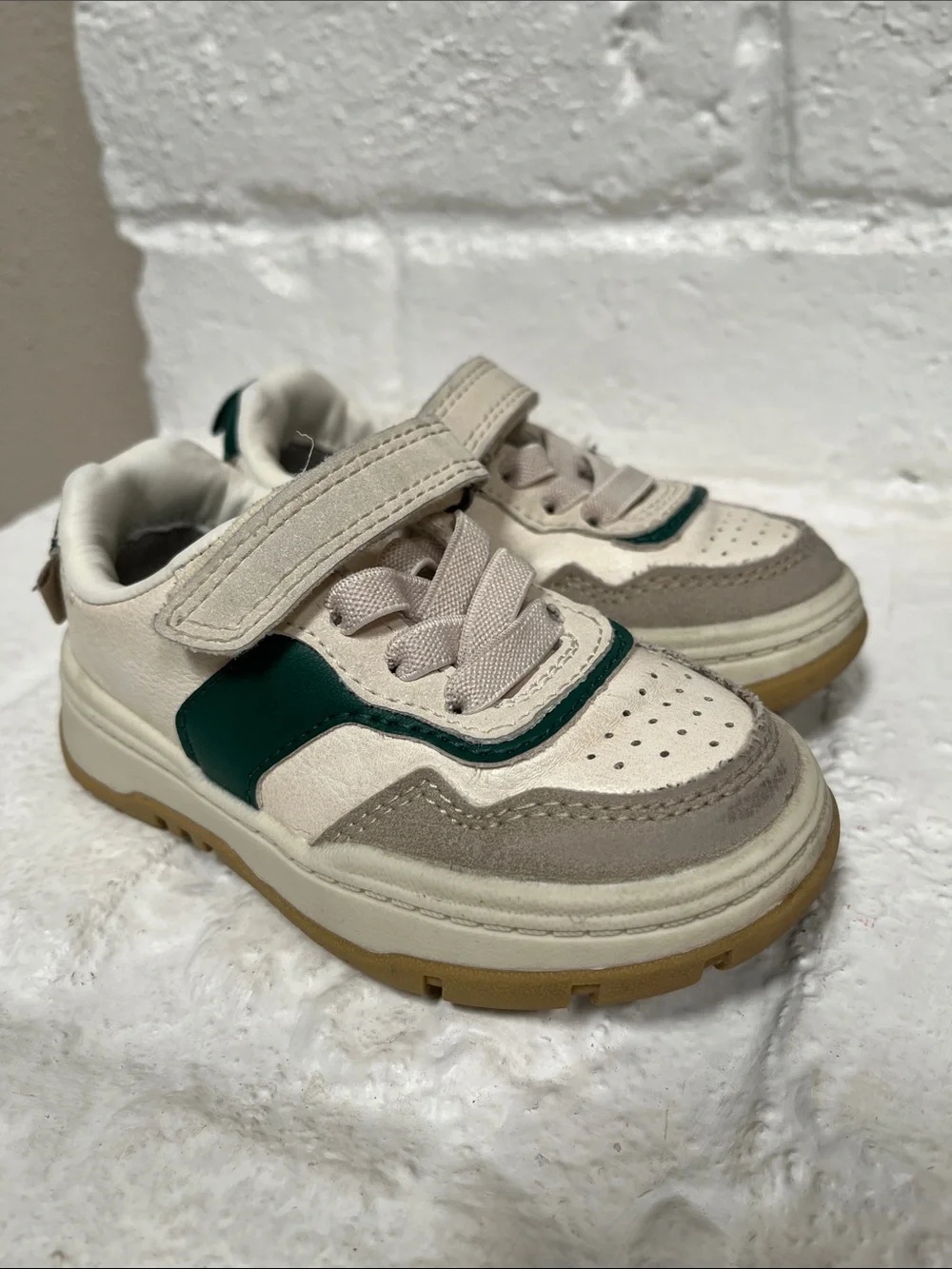 OshKosh b’Gosh Toddler Easy-On White & Green Casual Sneakers